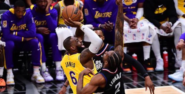 星空体育官网-第四节为何依然不放弃？詹姆斯：我们新阵容欠磨合