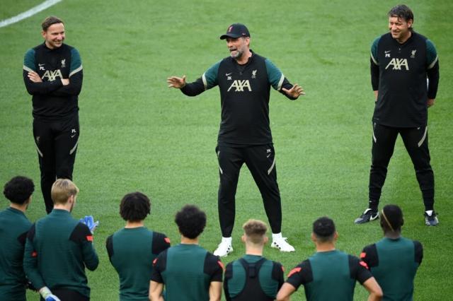 星空体育官网-争三冠！抢金球！6万红军球迷出征巴黎