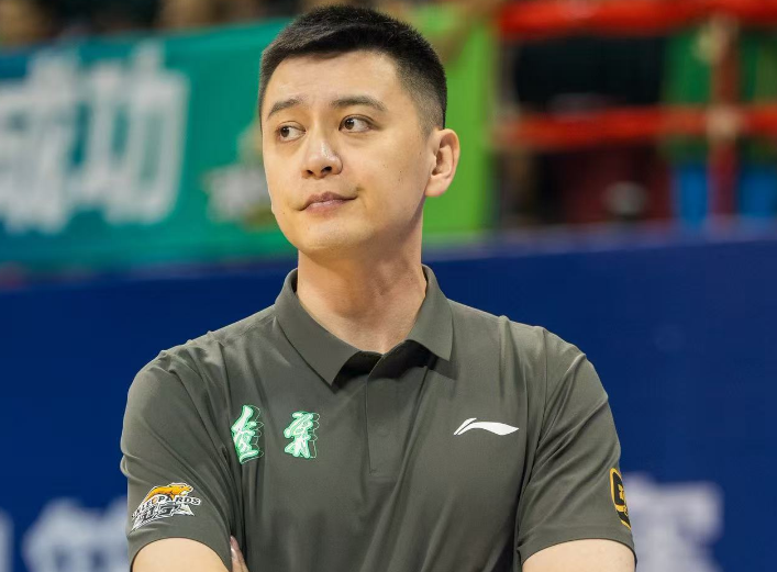 星空体育官网-热议杨鸣辞职：官微“恭喜脱离苦海”刷屏 火线就业29日解说湖人