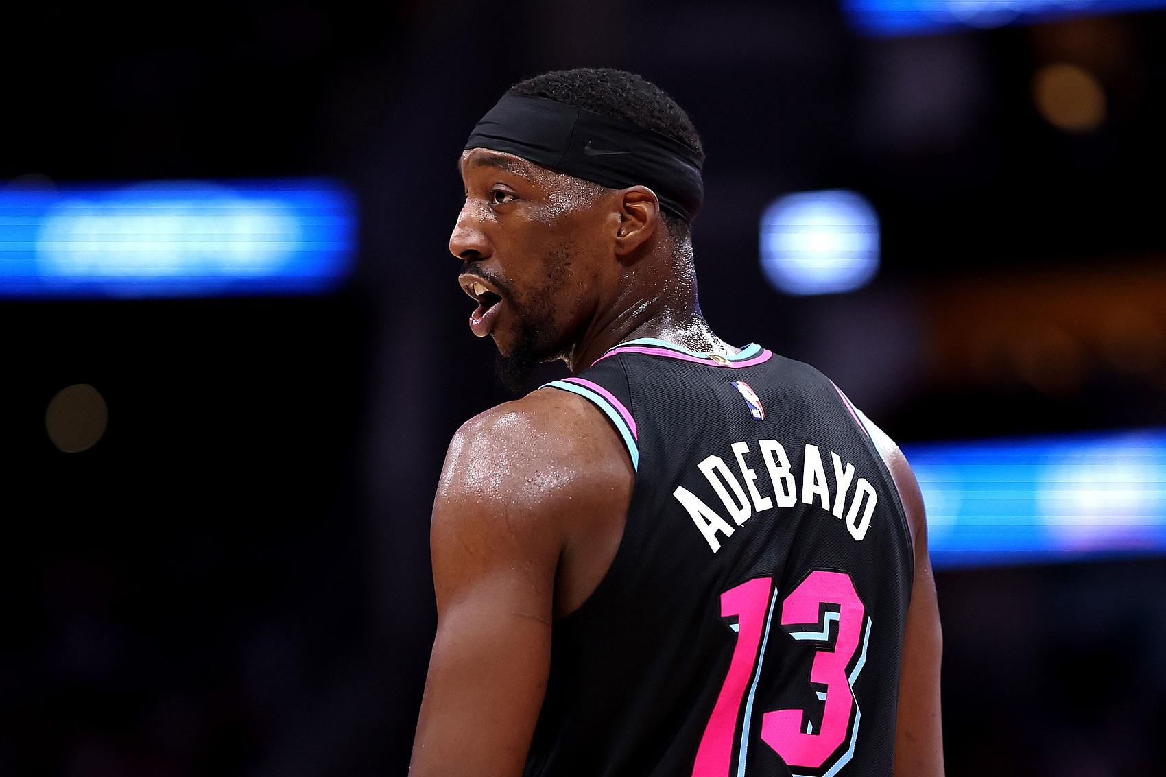 星空体育官方网站-打得啥玩意！阿德巴约13中2仅拿7分9板3助1断