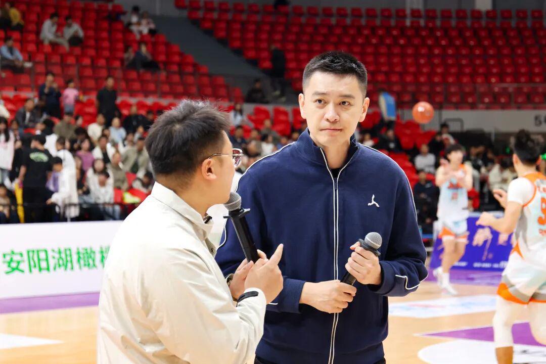 星空体育平台-杨鸣现身十堰：他们距离CBA仅一步之遥！